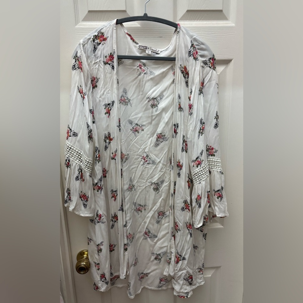 Gypsies & Moondust Floral Open Robe in White and Pink
